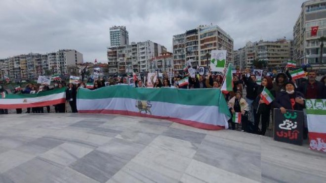 İzmir deki İranlılardan Mahsa Amini protestosu