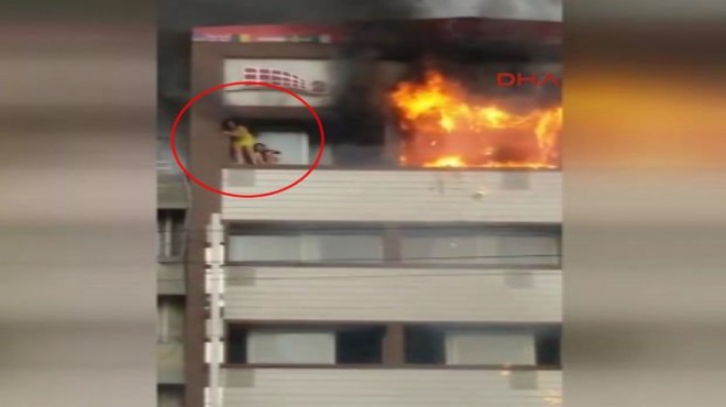 İzmir deki yangında dehşet anları kamerada... Kadın yere böyle düştü!