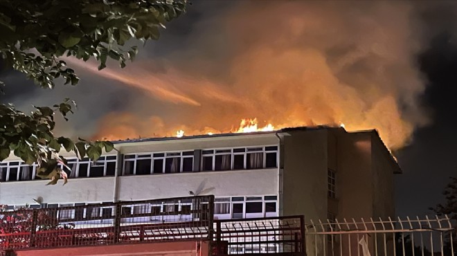İzmir deki meslek lisesinde yangın paniği!