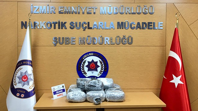 İzmir deki operasyonda 12 kilo uyuşturucu yakalandı!