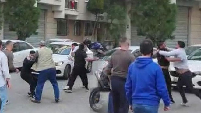 İzmir deki  yol verme  kavgasında bıçaklar çekildi