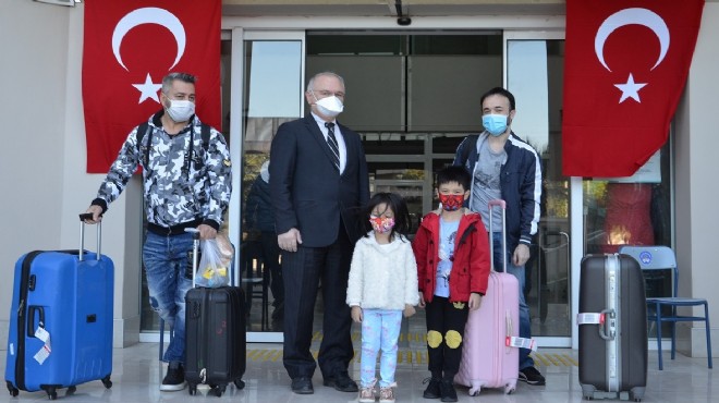 İzmir deki yurtta karantina süresi dolan 87 kişi evlerine gönderildi