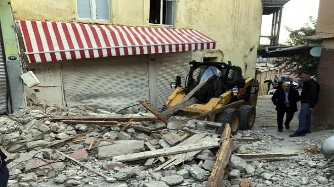 İzmir depreminde bilanço... Artçı sarsıntılar, hasarlı binalar!
