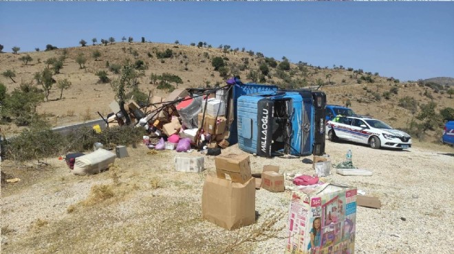 İzmir e taşınırken kamyonları devrildi: 7 kişi yaralandı
