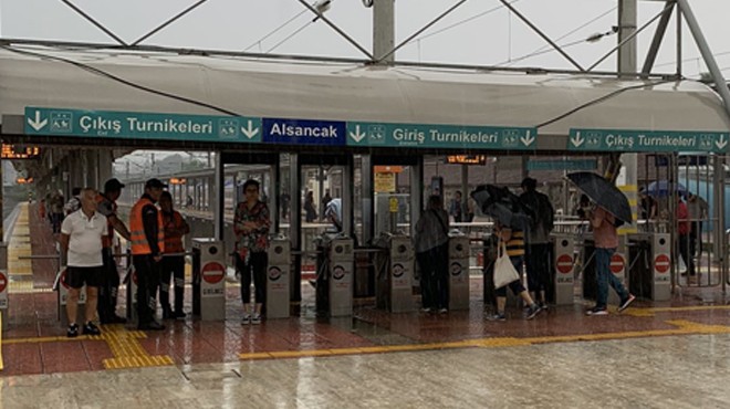 İzmir’e yarım saatte 15 günlük yağmur!