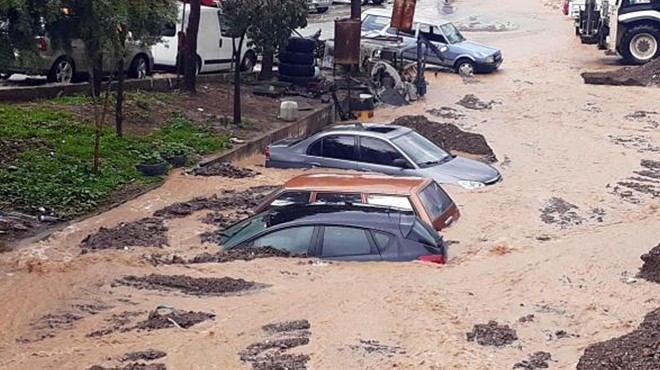 İzmir için  sel raporu : Su toprakla buluşamıyor!