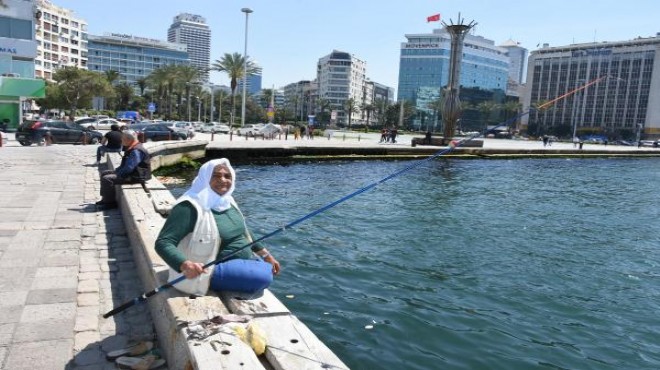 İzmir in en yaşlı kadın olta tutkunu