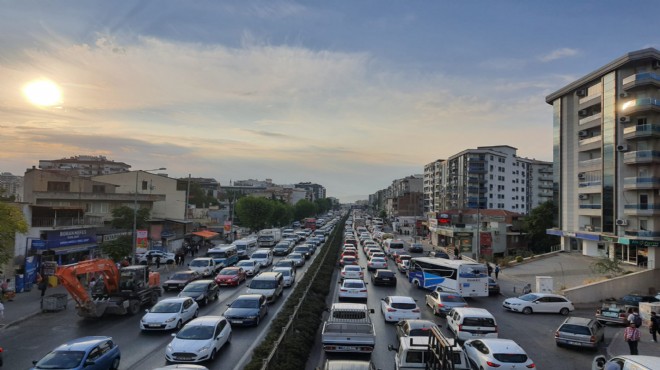 İzmir in haftalık trafik raporu: 19 bin 620 sürücüye ceza!