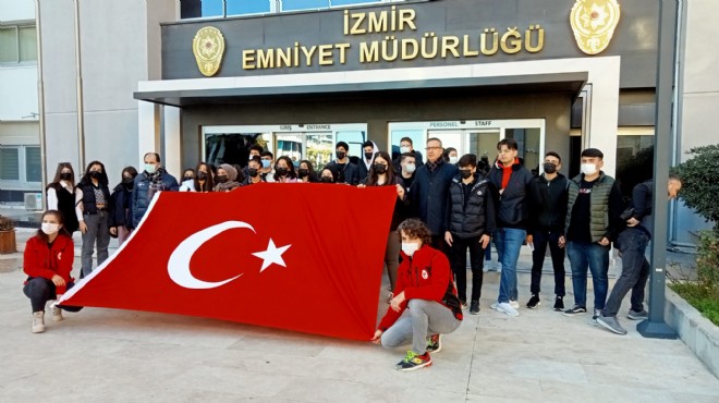 İzmir polisi, öğrenciler için gezi düzenledi