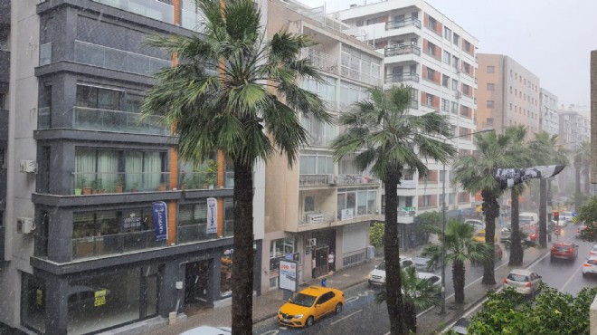 İzmir sağanak yağışa teslim oldu!