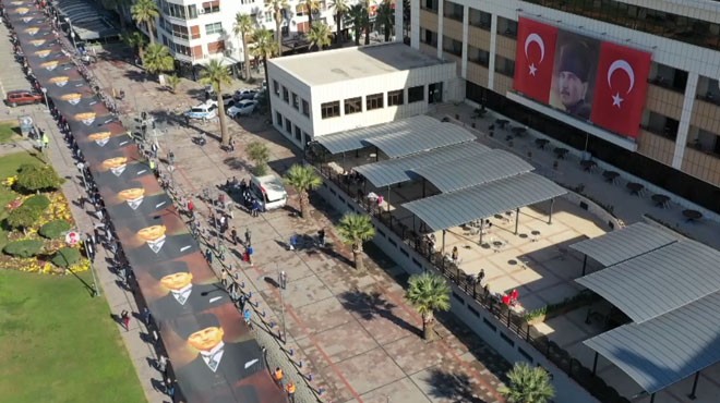 350 metrelik Atatürk posteri... İzmir e bu yakışır!