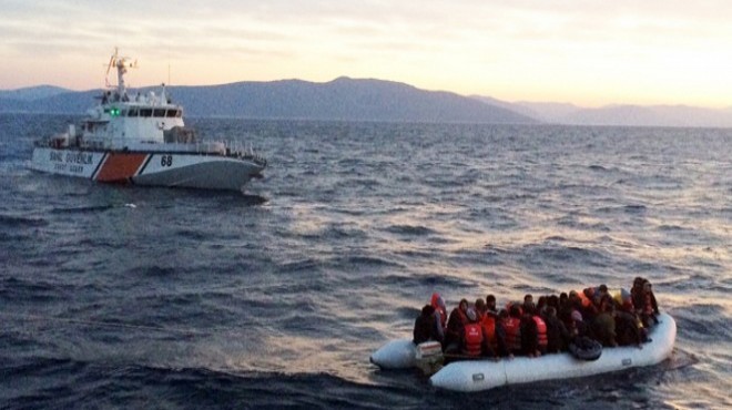 İzmir sularında operasyon: 3 botta 132 kişi!