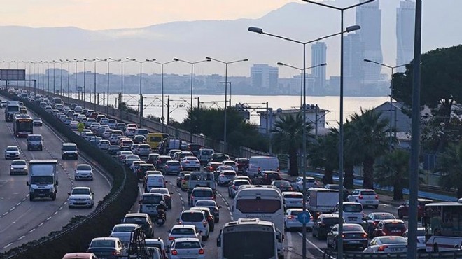 İzmir trafiği çileden çıkardı… Kazada yaralananlar oldu!