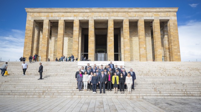 İzmirli başkanlardan Anıtkabir e ziyaret