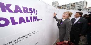 İzmir’de kadına şiddete karşı duvar ve pedal!
