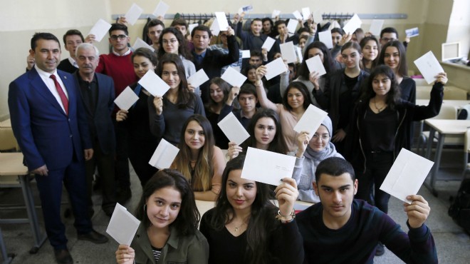 İzmirli öğrencilerden Mehmetçikler için duygulandıran mektuplar
