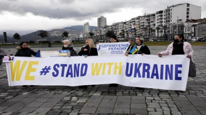 İzmirli Ukraynalılardan  Savaşı durdurun  eylemi