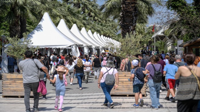 İzmirliler den İZKİTAP Fest’e büyük ilgi!