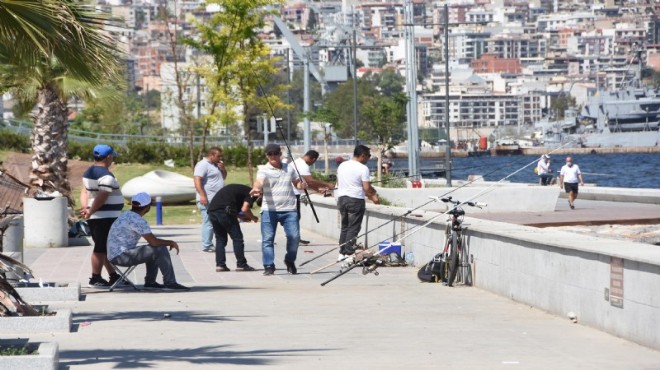 İzmirliler yasak sonrası sahillere koştu!