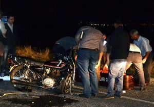 İzmir de motosiklet faciası: 3 ölü, 1 yaralı