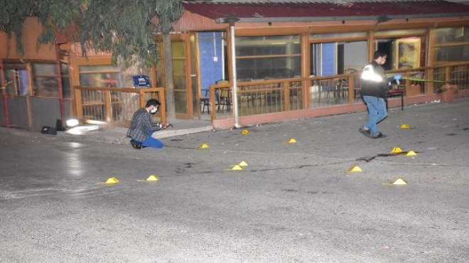 İzmir de kahvehane önünde silahlı çatışma: 1 ölü,4 yaralı