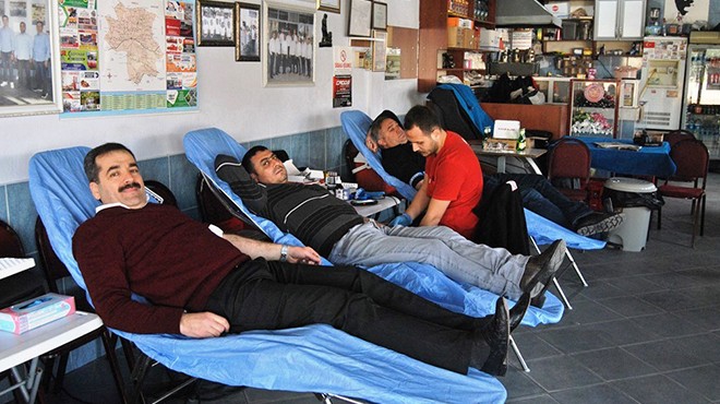 Kahvehanede yapılan kampanya sayesinde 800 kişi kan verdi