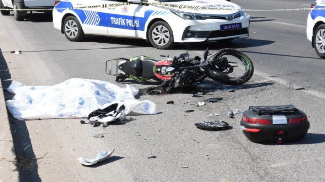 Kamyona çarpan motosikletin sürücüsü öldü