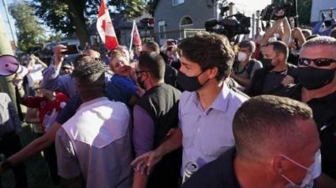 Kanada Başbakanı na taşlı saldırı