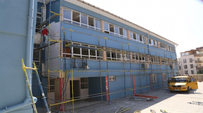 Karabağlar Belediyesi’nden 50 okula bakım onarım desteği