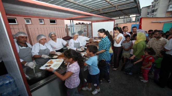 Karabağlar da 1500 kişilik iftar sofrası