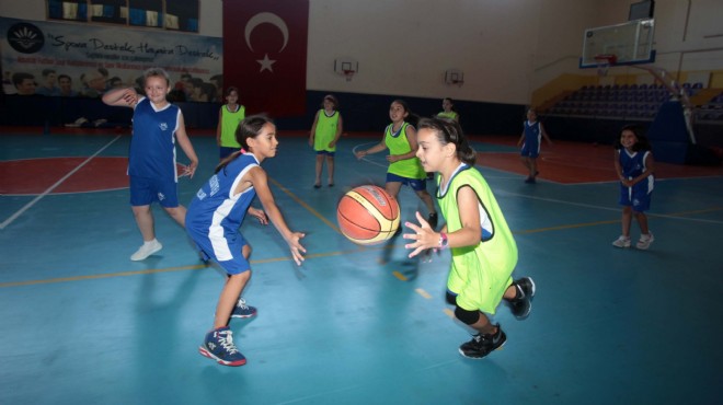 Karabağlar’da yaz spor okulları dolu dolu geçiyor