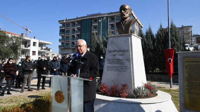 Karabağlar, İstiklal Marşı nın 101. yılını kutladı