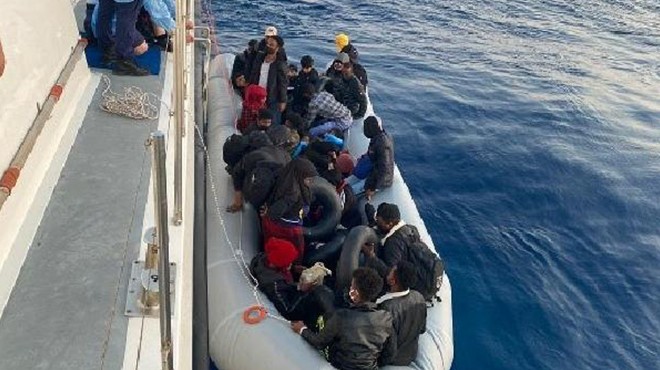 Karaburun açıklarında 31 kaçak göçmen kurtarıldı