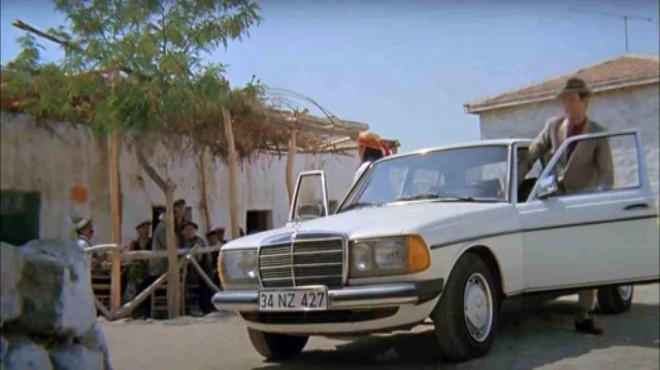Kemal Sunal ın 1984 model Mercedes i satışa çıkarıldı