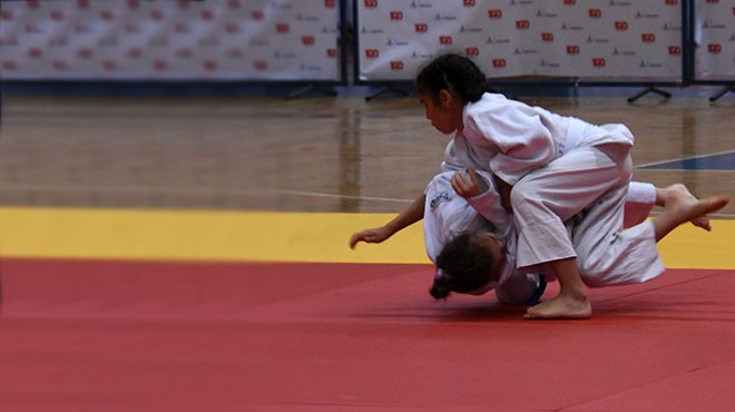 Kendileri küçük, yetenekleri büyük... 300 judocu tatamide!