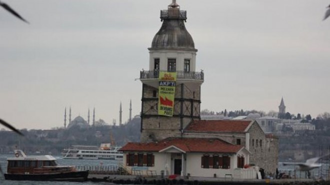 Kız Kulesi nde AK Parti karşıtı eylem: 2 gözaltı