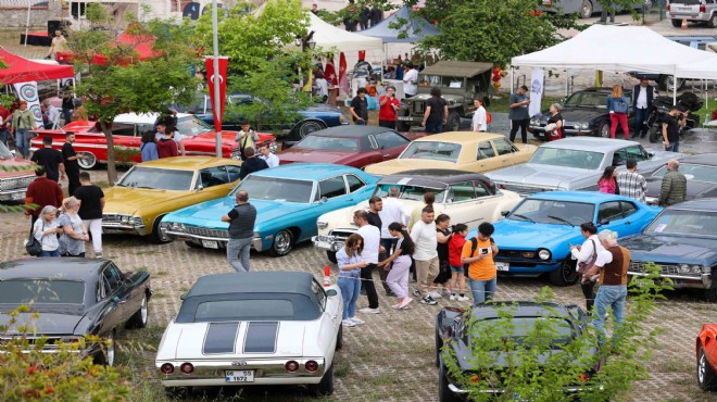 Klasik otomobil tutkunları Buca’da buluştu