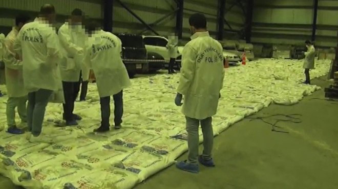Kolombiya dan gelen gemide 228 kilo kokain ele geçirildi
