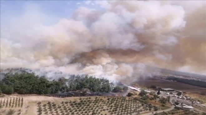 Hava trafiğini aksatmıştı... İzmir deki orman yangını kontrol altında!
