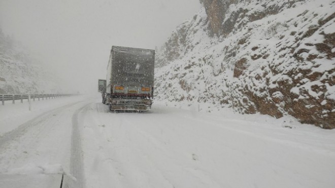 Konya- Antalya karayolunda ulaşıma  kar  engeli