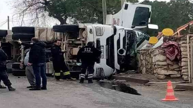 Korkunç kaza... Tır devrildi: Sürücüsü öldü!