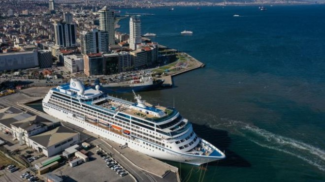 Kruvaziyer turizmi rekora koşuyor... İzmir e kaç gemi yanaştı?