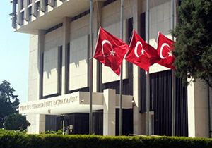 Demirel yası: İzmir de bayraklar yarıya indi