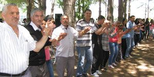 İzmir de Kars günü: Halaylı-mesajlı piknik!