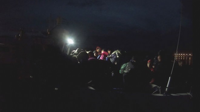 Lastik botta 29 u çocuk, 46 kaçak göçmen yakalandı