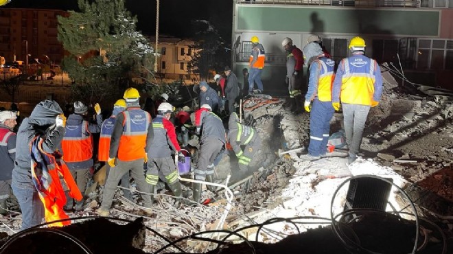 Madenciler dört koldan depremin yaralarını sarıyor
