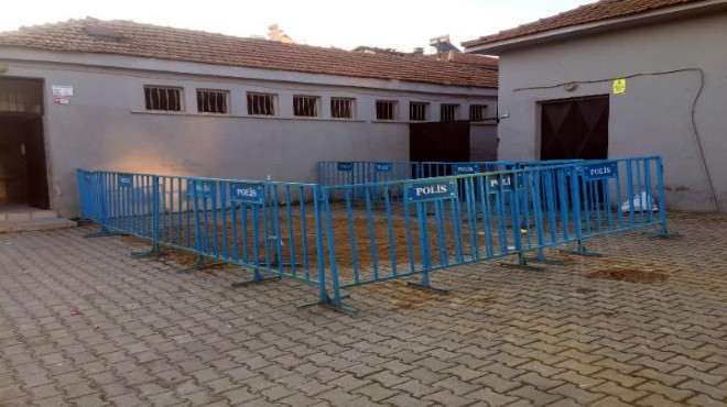 Manisa da okul bahçesinde oluşan çukur kapatıldı