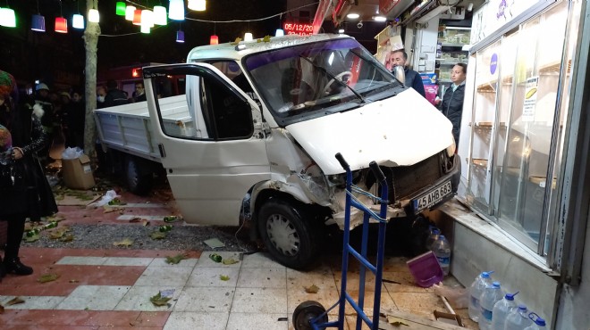 Manisa daki kazada facia kıy payı atlatıldı... Önce araca sonra markete!