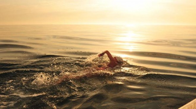 Manş Denizi ni yüzerek geçti: En genç Türk kadını