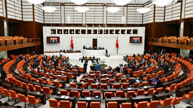 Meclis te yeni anayasa mesaisi sürüyor